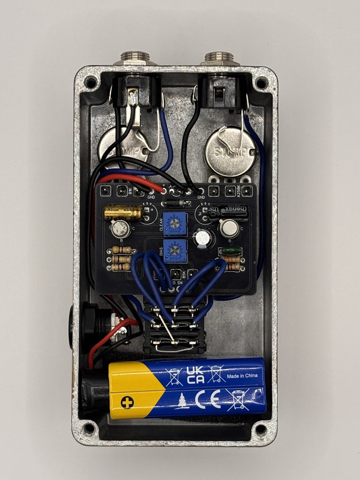 Silicon Fuzz Face internals
